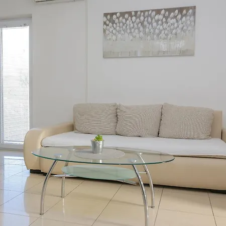 Apartament Petrus - *