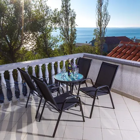 Apartament Petrus - *